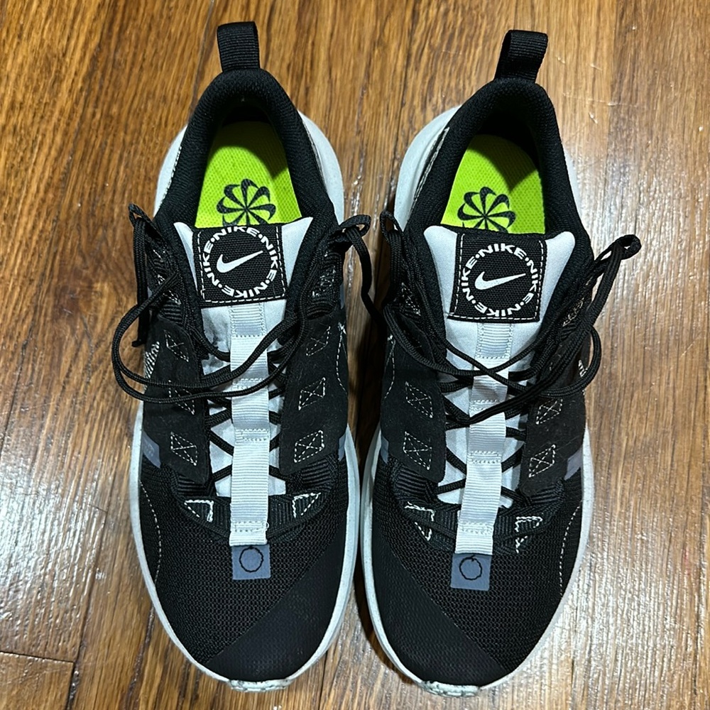 Boys Nikes 6.5